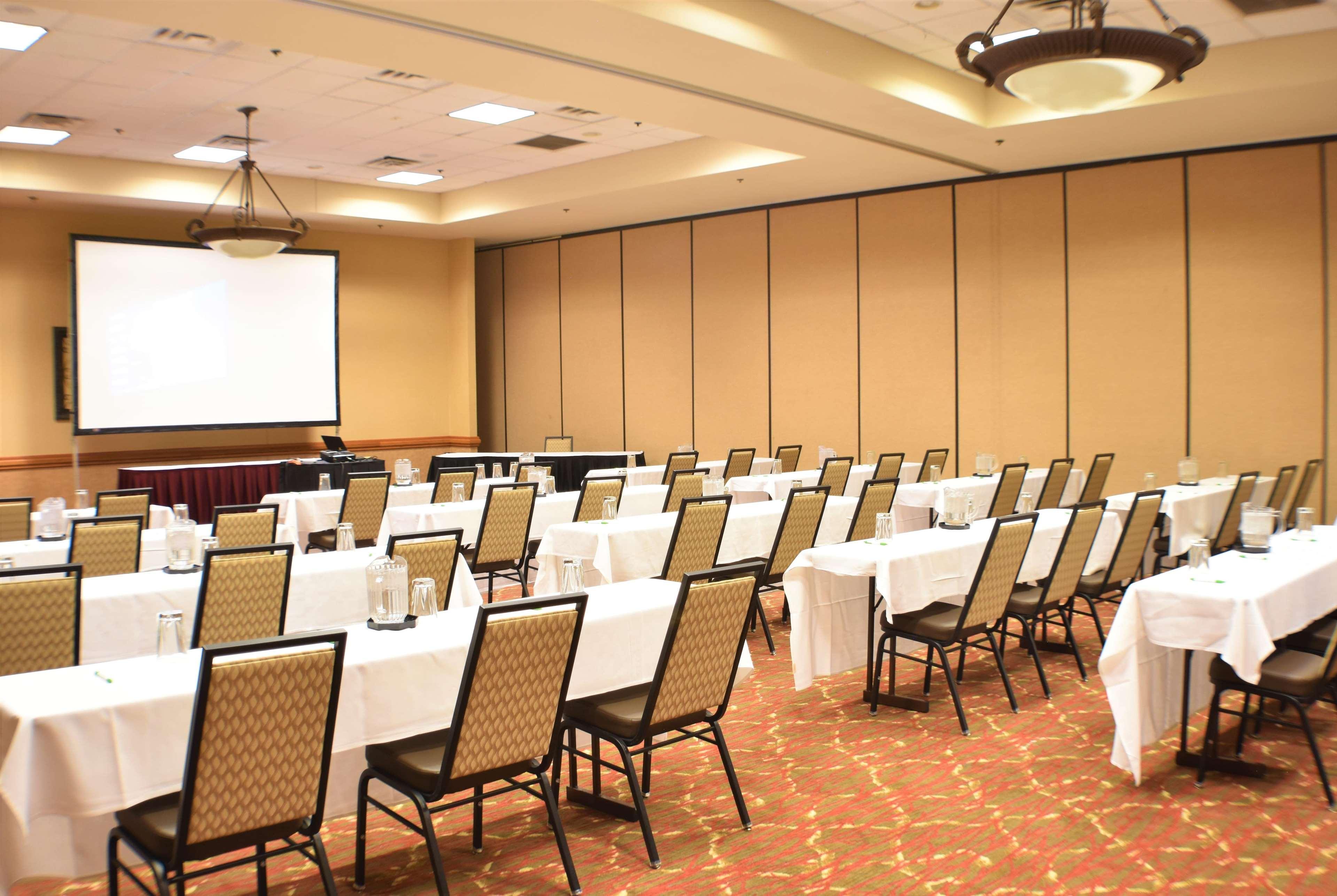 Ramada By Wyndham Sioux Falls Airport - Waterpark Resort & Event Center Luaran gambar