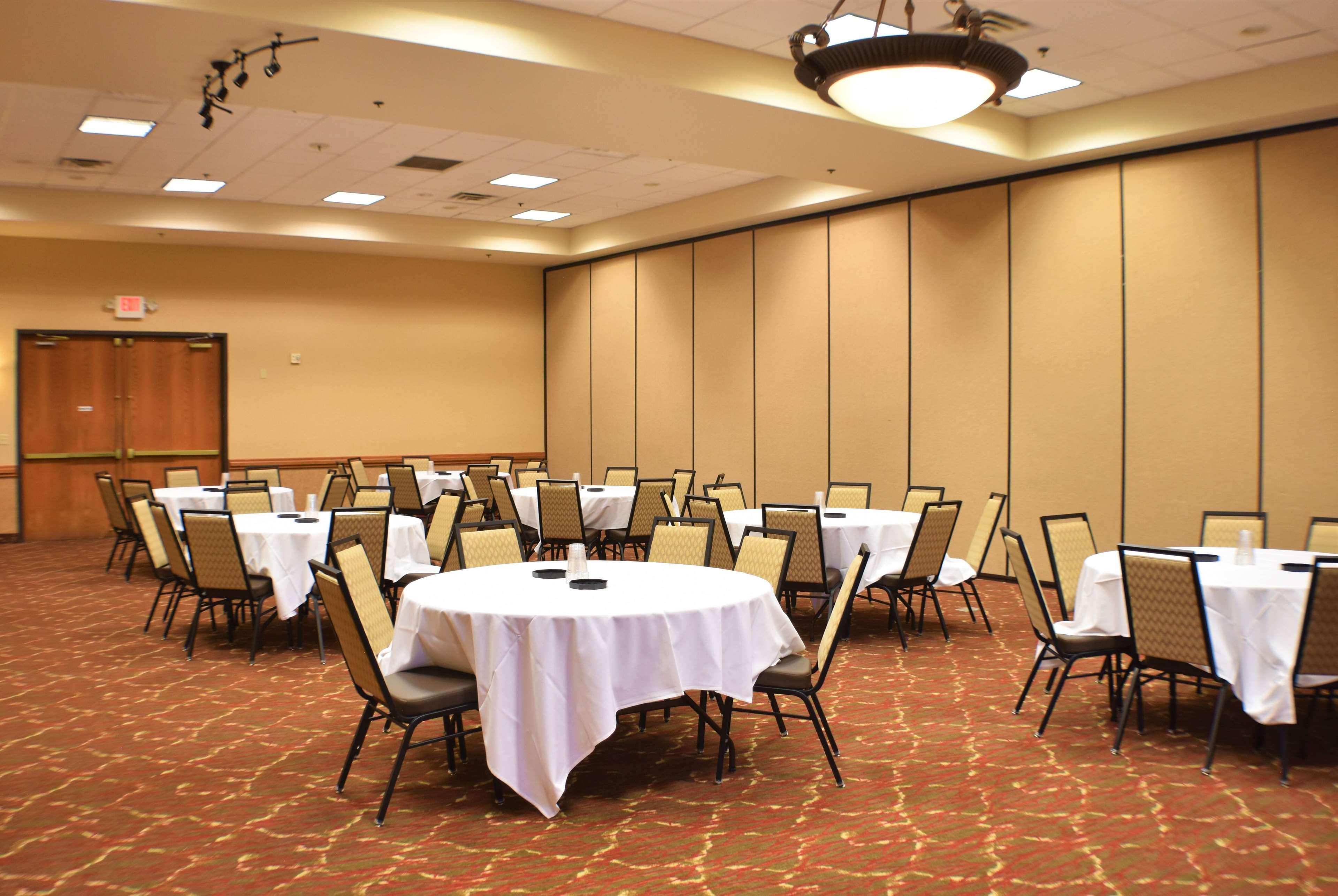 Ramada By Wyndham Sioux Falls Airport - Waterpark Resort & Event Center Luaran gambar