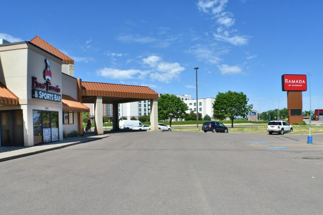 Ramada By Wyndham Sioux Falls Airport - Waterpark Resort & Event Center Luaran gambar
